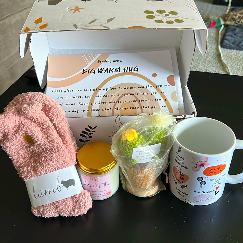 L.A.M.B. Pink Cozy Sock & Spa Gift Set with Mug